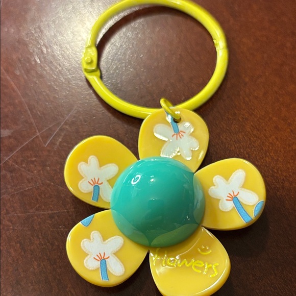 Colorful Smiley Flower Keychains - Picture 4 of 7